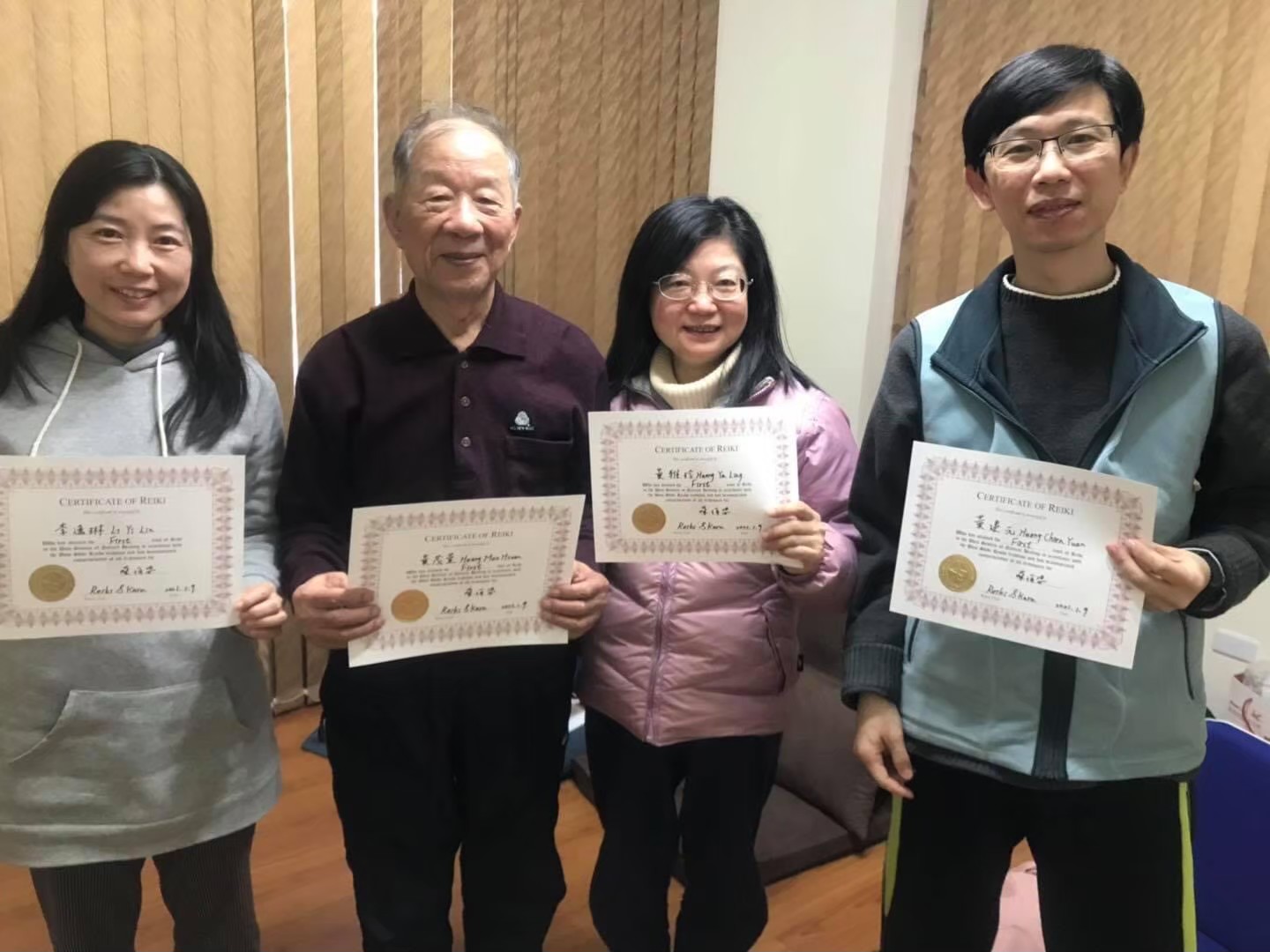 LINE_ALBUM_靈氣課程_230508_35.jpg 黃氏家族結業