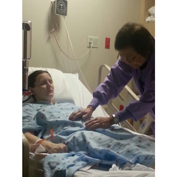 美國靈氣護理師為術後患者提供靈氣治療,修復傷口氣場,加速身體復原。_20150806 post on FB_.jpg 美國靈氣護理師為術後患者提供靈氣治療,修復傷口氣場,加速身體復原。_20150806 post on FB_.jpg