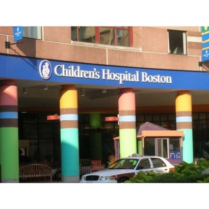 波士頓兒童醫院裡的中西醫醫療團隊裡提供靈氣治療.jpg